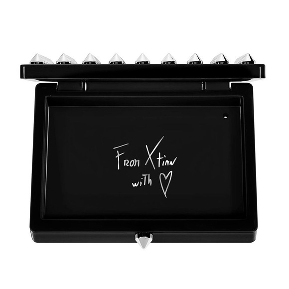 Christian Louboutin
Abracadabra la Palette in original box. Rare and sought - Picture 2 of 10